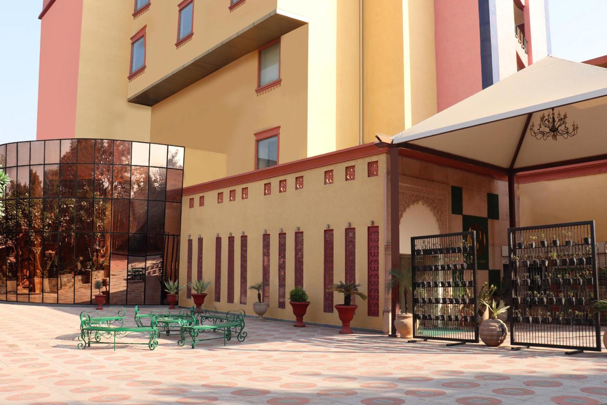 Pink Pearl Hotel Jaipur Buitenkant foto