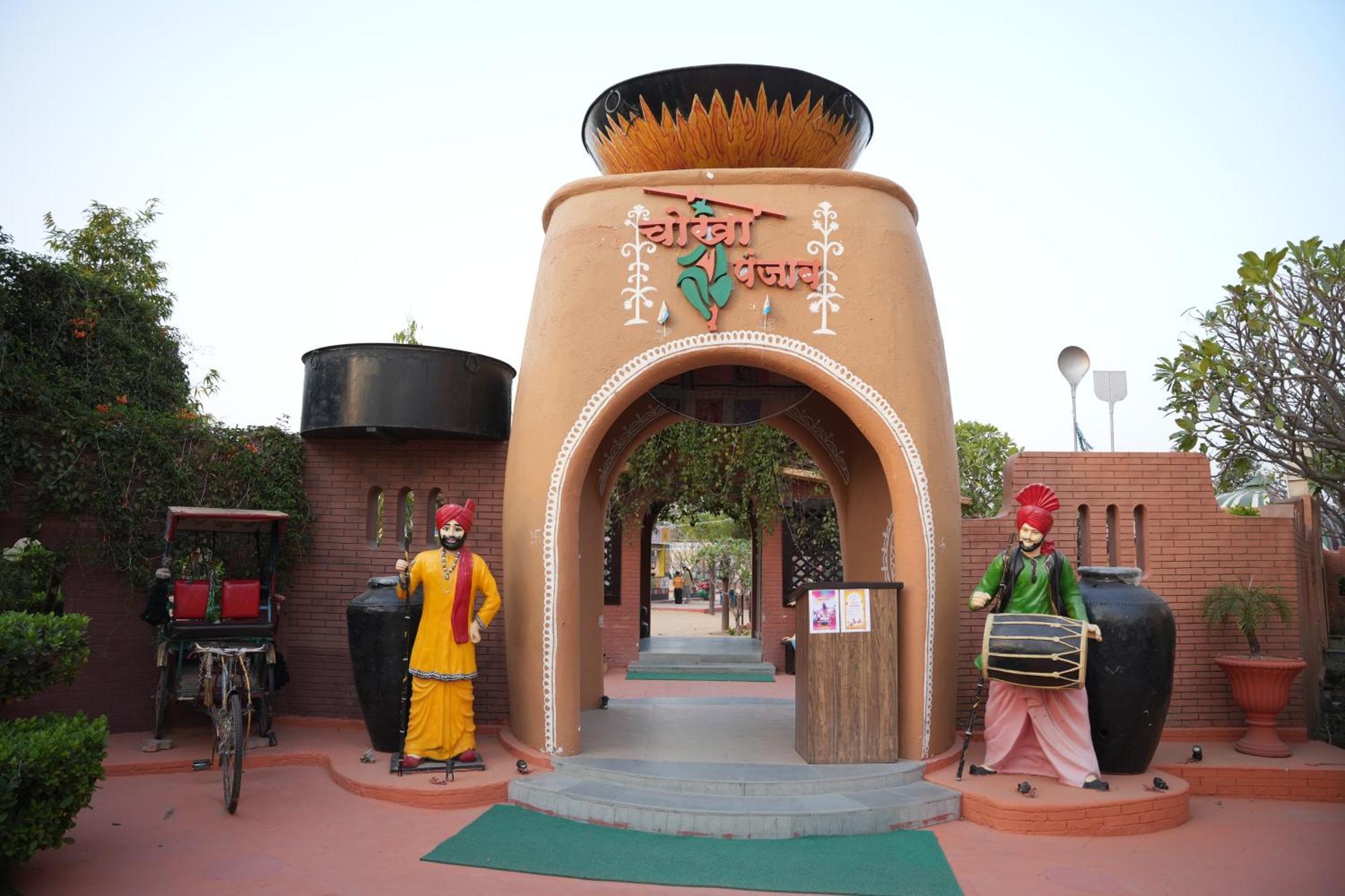 Pink Pearl Hotel Jaipur Buitenkant foto
